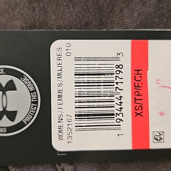 Under Armour Sz XS Long Sleeved Tee - Picture 6 of 6
